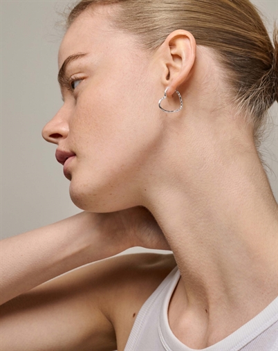 Enamel Copenhagen - Organic Heart Medium Hoops - Sølvfarvet